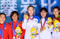 新西兰女子撑杆跳选手速度惊人，一跃夺冠