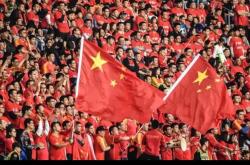 包含国内足球热情高涨，国际比赛挑战接踵而至的词条
